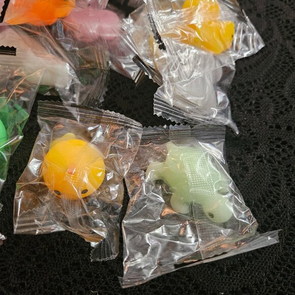 NIB Yihong Squishy Toys - Box of 72 Pieces - Picture 3 of 8